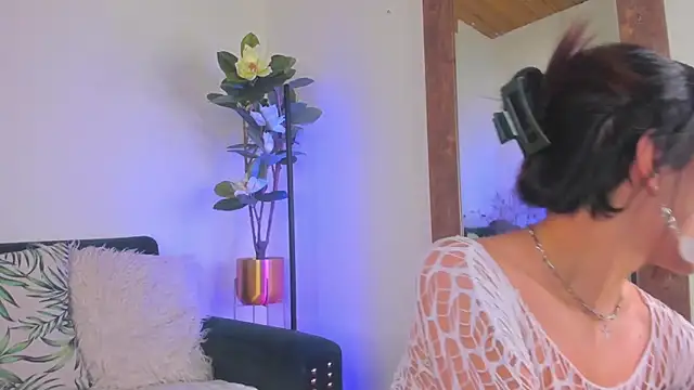 megan shyne online show from June 24, 6:23 am