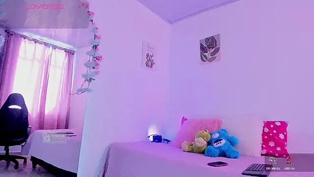 Lila Sweett18 online show from June 10, 8:32 pm