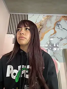 Snapshot of kira_ec chatting on June 15, 3:34 pm kira ec online show from June 15, 3:34 pm