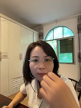 lisha521 online show from June 18, 1:37 am