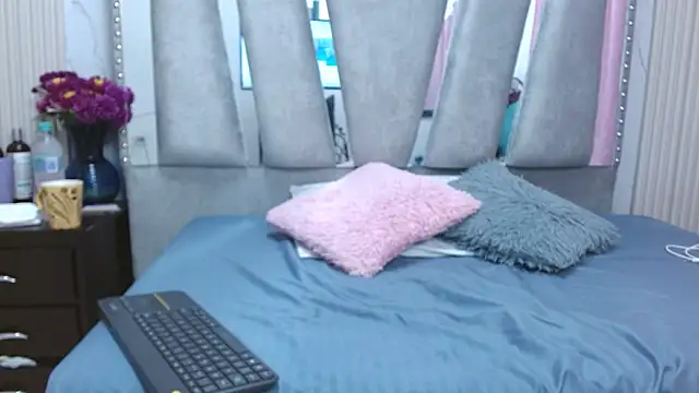 CarlaSpenser online show from April 22, 3:13 am