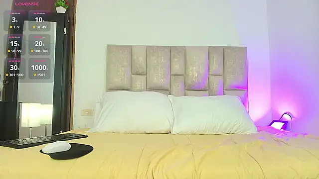 hott mature online show from May 23, 11:42 am
