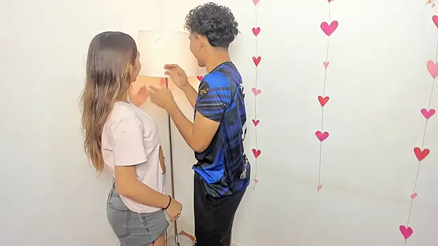 skinygirlcouple online show from April 17, 2:09 pm