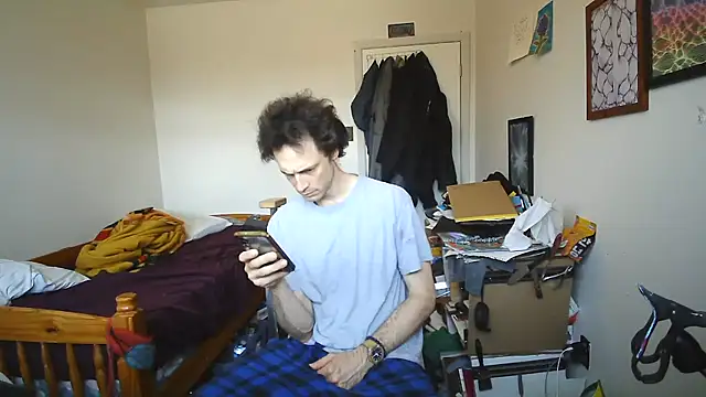 Snapshot of JohnnyMoves chatting on May 18, 3:17 pm JohnnyMoves online show from May 18, 3:17 pm