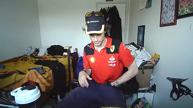 Snapshot of JohnnyMoves chatting on May 22, 9:02 pm JohnnyMoves online show from May 22, 9:02 pm