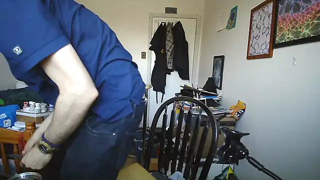 Snapshot of JohnnyMoves chatting on May 16, 11:04 pm JohnnyMoves online show from May 16, 11:04 pm