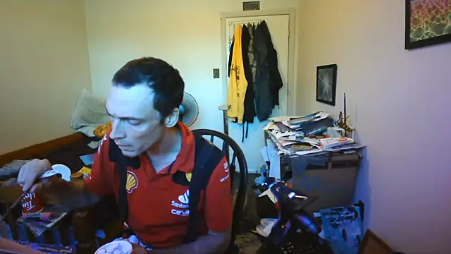 JohnnyMoves online show from August 4, 10:47 pm