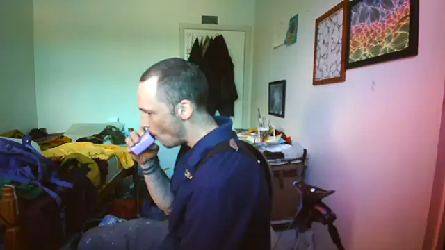 Snapshot of JohnnyMoves chatting on June 19, 7:41 pm JohnnyMoves online show from June 19, 7:41 pm