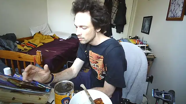 Snapshot of JohnnyMoves chatting on May 29, 4:46 pm JohnnyMoves online show from May 29, 4:46 pm