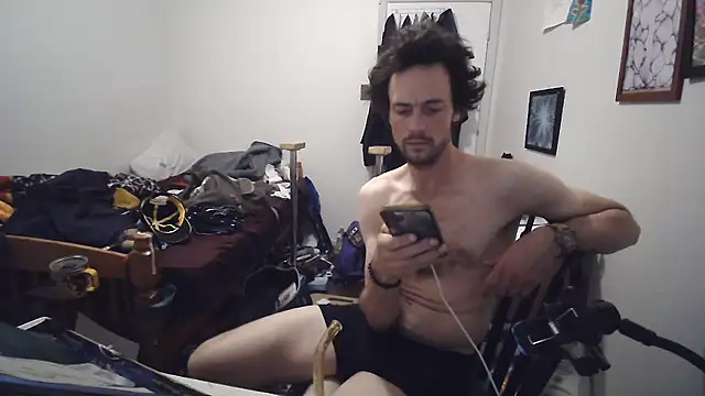 Snapshot of JohnnyMoves chatting on June 1, 3:18 am JohnnyMoves online show from June 1, 3:18 am