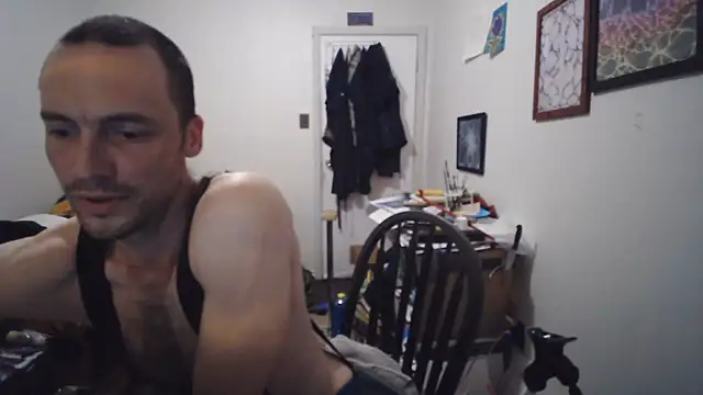 Snapshot of JohnnyMoves chatting on June 21, 1:55 am JohnnyMoves online show from June 21, 1:55 am