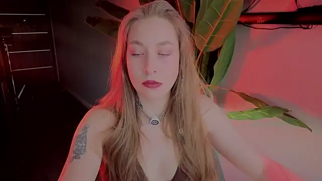ShowmeYourfetish online show from May 21, 4:32 am