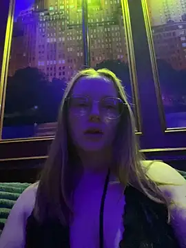 skyerose11 online show from May 7, 8:56 pm