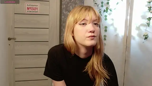 Snapshot of Lina_Wi chatting on May 13, 8:16 pm Lina Wi online show from May 13, 8:16 pm