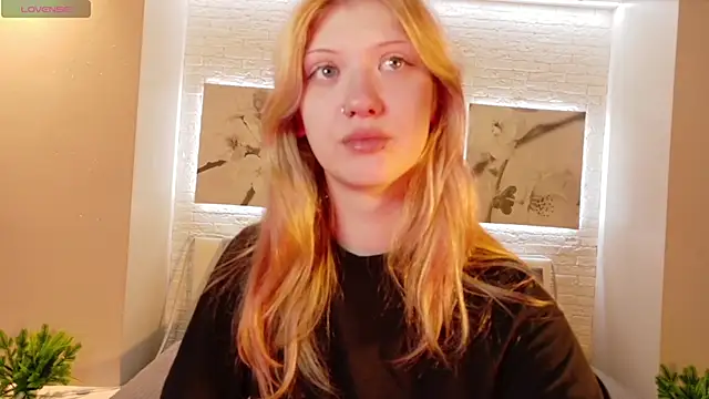 Snapshot of Lina_Wi chatting on April 22, 8:15 pm Lina Wi online show from April 22, 8:15 pm