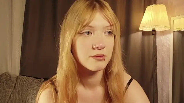 Snapshot of Lina_Wi chatting on May 7, 8:23 pm Lina Wi online show from May 7, 8:23 pm