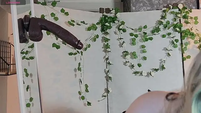 Snapshot of Lina_Wi chatting on June 26, 8:14 pm Lina Wi online show from June 26, 8:14 pm