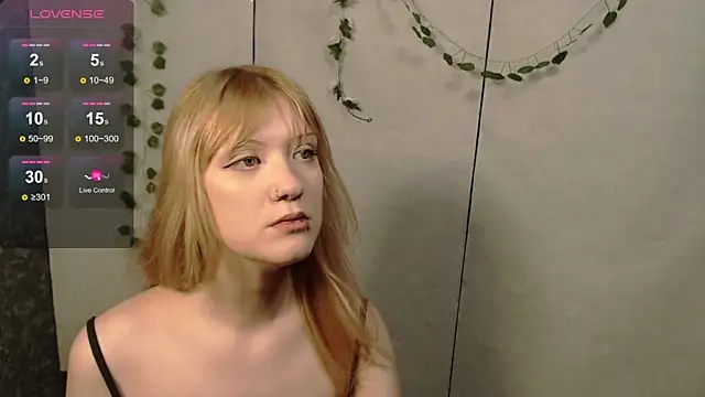 Snapshot of Lina_Wi chatting on April 30, 8:16 pm Lina Wi online show from April 30, 8:16 pm