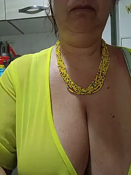 Snapshot of CasalingaEccitata chatting on July 17, 3:37 am CasalingaEccitata online show from July 17, 3:37 am