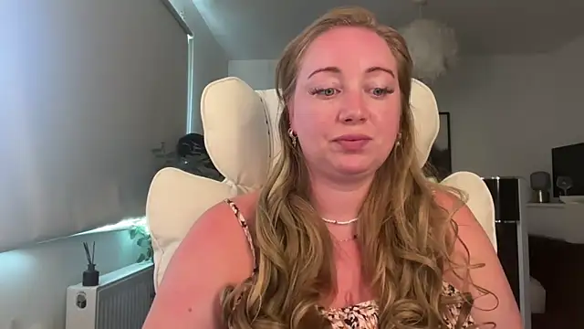arielsweetieee online show from May 26, 8:01 am