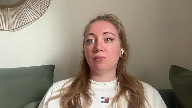 Snapshot of arielsweetieee chatting on July 1, 9:20 am arielsweetieee online show from July 1, 9:20 am