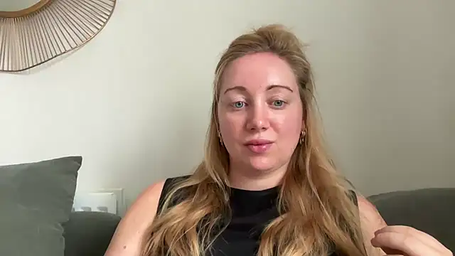 Snapshot of arielsweetieee chatting on June 17, 8:36 am arielsweetieee online show from June 17, 8:36 am