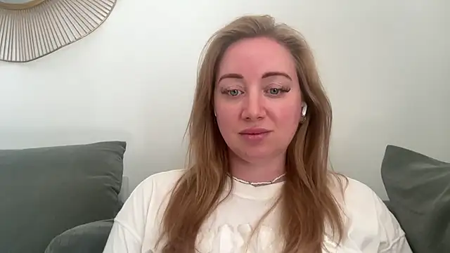 Snapshot of arielsweetieee chatting on July 3, 8:54 am arielsweetieee online show from July 3, 8:54 am