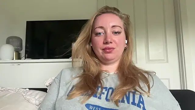 Snapshot of arielsweetieee chatting on June 20, 7:24 am arielsweetieee online show from June 20, 7:24 am