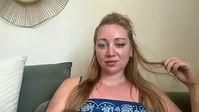 Snapshot of arielsweetieee chatting on June 27, 12:00 pm arielsweetieee online show from June 27, 12:00 pm