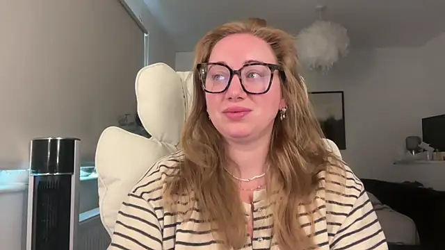 arielsweetieee online show from May 18, 6:18 am