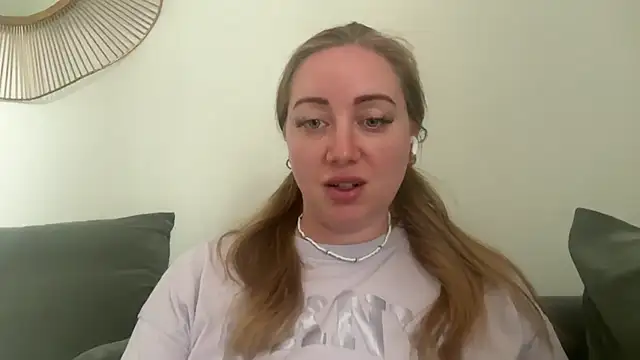 Snapshot of arielsweetieee chatting on June 30, 8:58 am arielsweetieee online show from June 30, 8:58 am