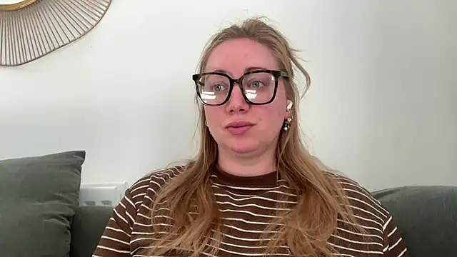 Snapshot of arielsweetieee chatting on June 14, 7:42 am arielsweetieee online show from June 14, 7:42 am