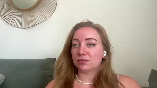 Snapshot of arielsweetieee chatting on July 2, 10:21 am arielsweetieee online show from July 2, 10:21 am
