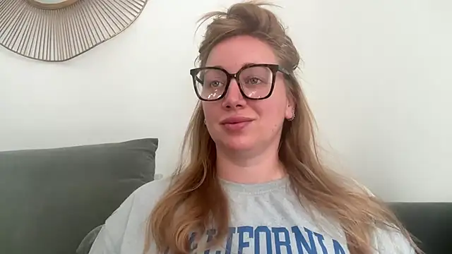 Snapshot of arielsweetieee chatting on June 28, 8:53 am arielsweetieee online show from June 28, 8:53 am