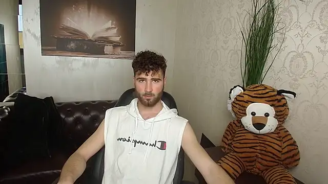 KyloEast online show from April 24, 4:36 am