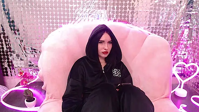 MadamSofi online show from April 18, 9:11 am