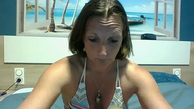 Petitevivi34 online show from April 19, 10:34 pm