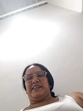 Snapshot of Samanta-42 chatting on June 6, 11:21 pm Samanta-42 online show from June 6, 11:21 pm