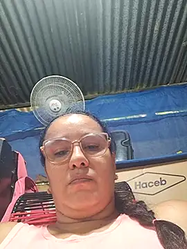 Snapshot of Samanta-42 chatting on May 1, 1:27 pm Samanta-42 online show from May 1, 1:27 pm