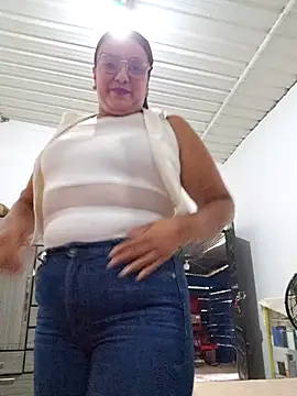 Snapshot of Samanta-42 chatting on May 9, 12:30 pm Samanta-42 online show from May 9, 12:30 pm