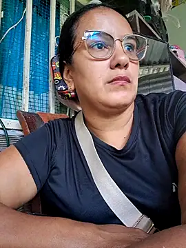 Snapshot of Samanta-42 chatting on May 12, 1:39 pm Samanta-42 online show from May 12, 1:39 pm
