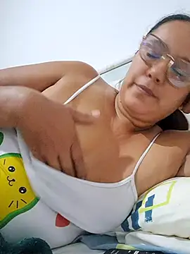 Snapshot of Samanta-42 chatting on July 10, 10:15 am Samanta-42 online show from July 10, 10:15 am