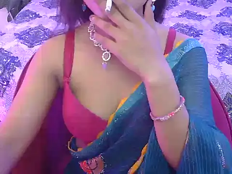 Snapshot of bold-fareen chatting on April 28, 2:32 pm bold-fareen online show from April 28, 2:32 pm