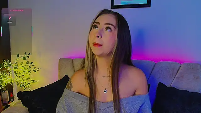 Snapshot of Cloe_martinezz_ chatting on May 10, 4:42 pm Cloe martinezz online show from May 10, 4:42 pm