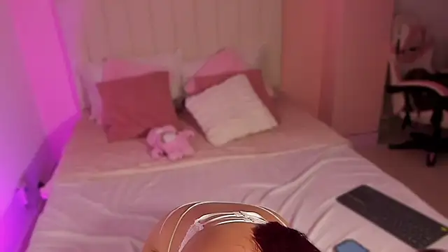 RoxanaRide online show from April 18, 12:57 am