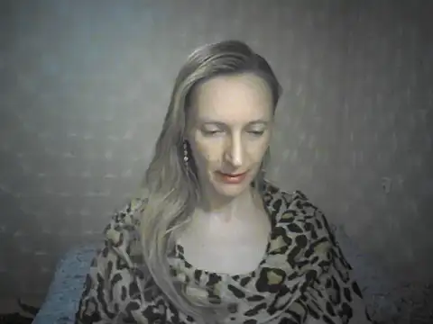Snapshot of LunaBelle8 chatting on April 18, 5:37 pm LunaBelle8 online show from April 18, 5:37 pm