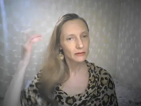 Snapshot of LunaBelle8 chatting on April 20, 5:47 pm LunaBelle8 online show from April 20, 5:47 pm