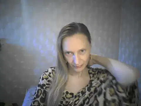 Snapshot of LunaBelle8 chatting on April 27, 5:11 pm LunaBelle8 online show from April 27, 5:11 pm