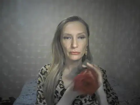 Snapshot of LunaBelle8 chatting on April 19, 5:47 pm LunaBelle8 online show from April 19, 5:47 pm