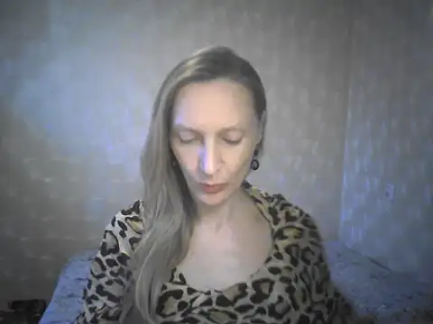 Snapshot of LunaBelle8 chatting on April 23, 5:14 pm LunaBelle8 online show from April 23, 5:14 pm